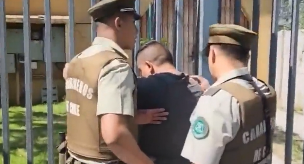 Detienen a delincuente armado en local donde votó Camila Vallejo