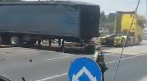 Corte de Autopista Central tras gran colisión entre dos camiones: desvíos hacia el sur