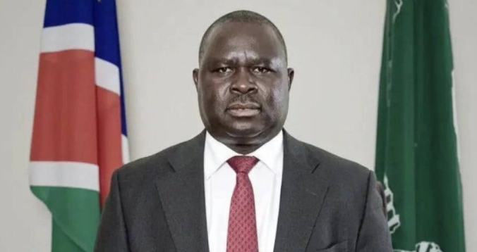 Adolf Hitler es el político namibio que resultó reelegido en Omupundja