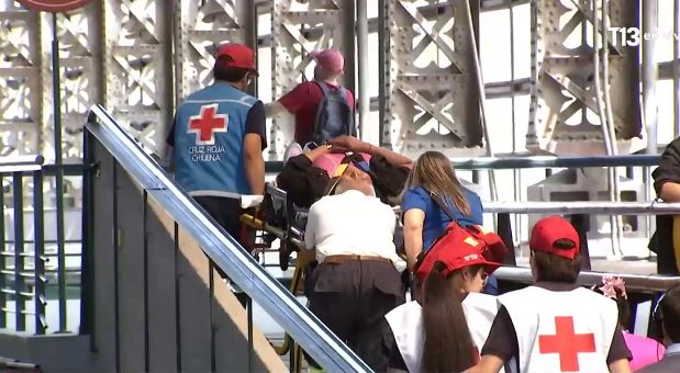Mujer resulta lesionada tras caída en Estación Mapocho durante las Elecciones 2025