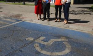 Fundación Chilena para la Discapacidad y diputadas exigen acciones por el mal uso de estacionamientos reservados