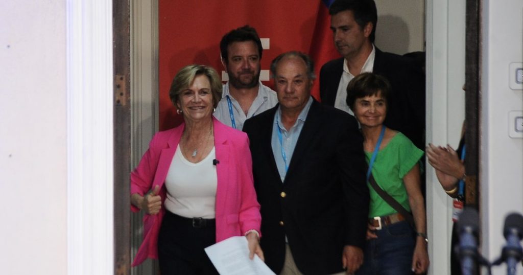Evelyn Matthei sale a reconocer derrota en primera vuelta: 
