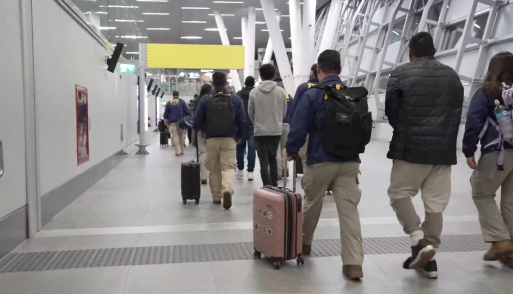 Sale del país vuelo chárter con 69 personas expulsadas