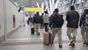 Sale del país vuelo chárter con 69 personas expulsadas