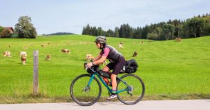 Final Frontier: La hazaña de ciclismo que une la Patagonia chilena y argentina