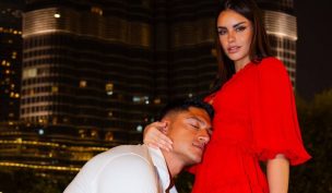 Aves rosadas y beso final: Así fue la artística revelación de género de Emilia Dides y Sammis Reyes