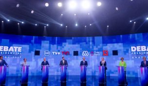 Inteligencia Artificial causa revuelo en el debate: Así ubicó a los presidenciales chilenos en la escala política