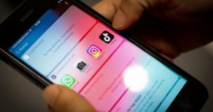 Estudio revela hábitos digitales chilenos: 11 horas semanales en redes y alta polarización