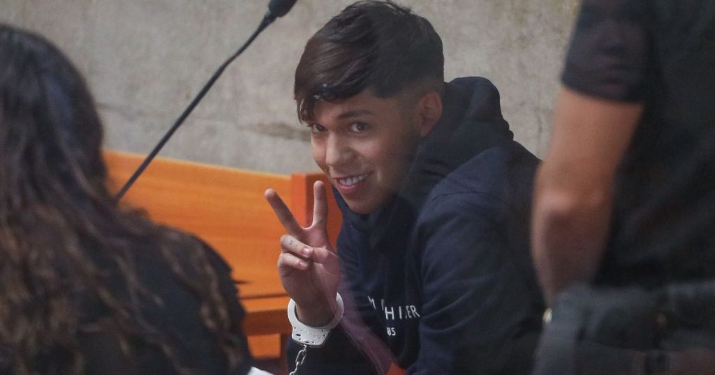 Cantante urbano Jere Klein insulta a la prensa en su formalización: “¡Váyanse, hijos de la…!”