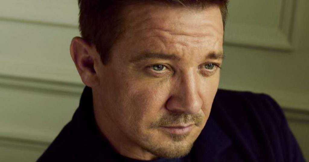 Jeremy Renner es acusado por documentalista de amenazas y acoso: Actor niega los hechos