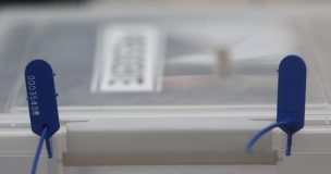 Jóven llegó a votar en Maipú y terminó como vocal sin estar registrado en su mesa