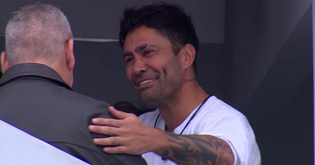 Luis Jiménez conoce a sus suegros en “Mundos Opuestos” y recibe advertencia directa: “Que se porte bien…”