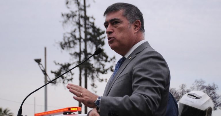 Desbordes pedirá investigación a Carabineros por incidente entre funcionarios municipales y policías en Santiago