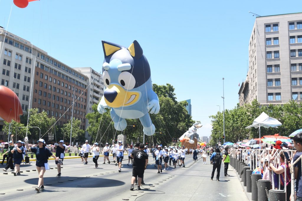 Paris Parade 2025 convocó a un millón de personas en el mayor desfile navideño de Sudamérica
