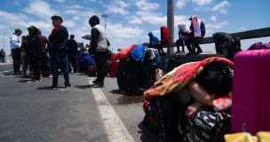 Gobierno asegura que flujo de migrantes en Paso Chacalluta es normal: 