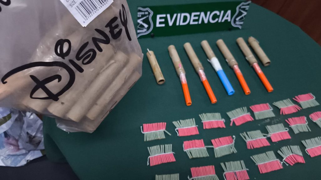 Carabineros detuvo a dos sujetos por porte de fuegos artificiales