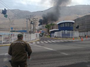 Iquique: Bomberos combaten por más de 15 horas un voraz incendio en Zofri