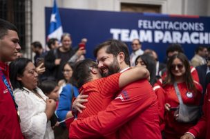 Presidente Boric en recepción del Team ParaChile: 
