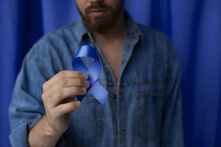 Siete hombres mueren al día en Chile por cáncer de próstata: llaman a reforzar la detección temprana