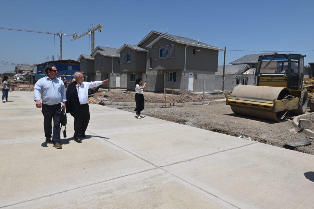 Ministro Montes destaca avances en dos etapas del proyecto habitacional “La Platina”: beneficiará a más de 650 familias
