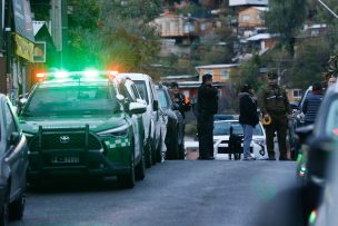 Municipalidad de Lo Barnechea inicia desalojo en Cerro 18 por alto riesgo