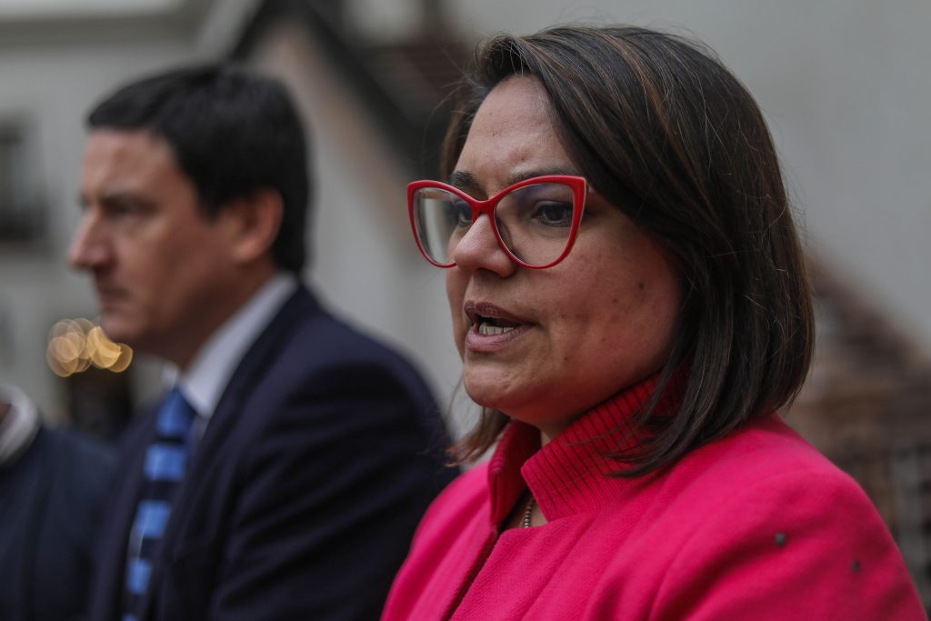 “Dejar protegidos a los amigos del Presidente”: Ruth Hurtado arremete contra “norma de amarre”