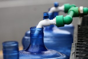 Anuncian corte de agua para esta tarde en la Región Metropolitana: Revisa los horarios y zonas afectadas