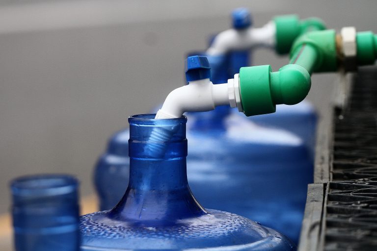 Corte de agua masivo en Santiago: Revisa las comunas afectadas, horarios y puntos de abastecimiento