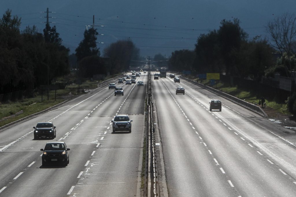 Hombre muere atropellado por varios autos en Ruta 68: hay cortes de tránsito