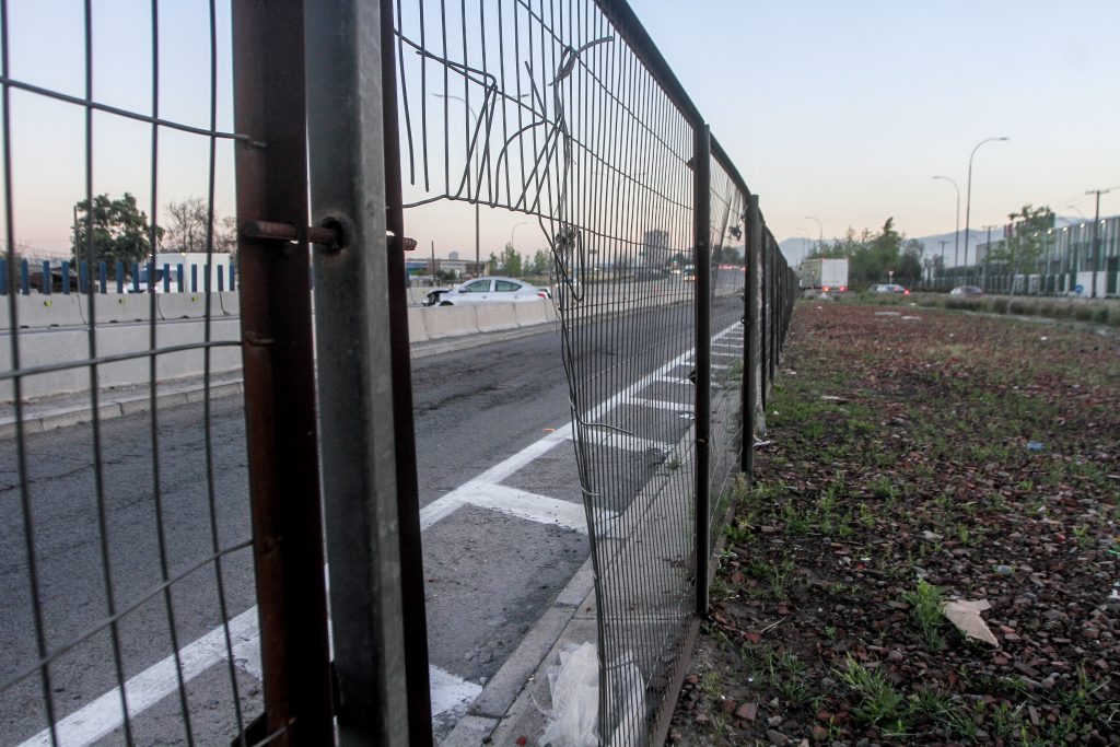 Grave choque entre furgón y bus deja varios heridos en la Ruta F-30-E