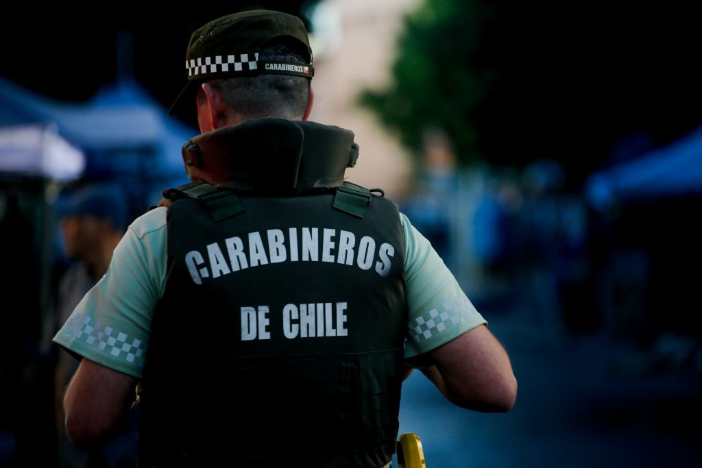 Ocho detenidos y dos autos recuperados: sujetos habían robado un local comercial en Providencia