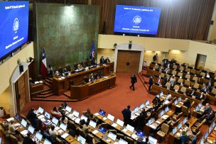 Nueva ley aprobada por la Cámara prohíbe uso de celulares en establecimientos educacionales