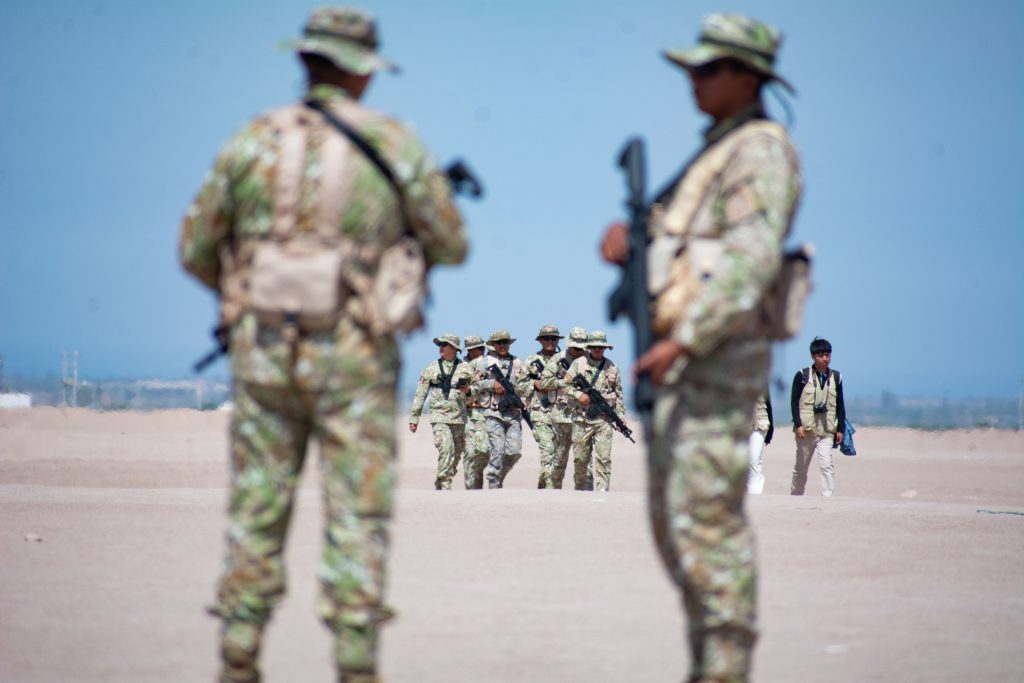 “Descontrol absoluto”: Gobernador de Arica denuncia devolución masiva de migrantes