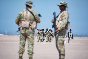 “Descontrol absoluto”: Gobernador de Arica denuncia devolución masiva de migrantes