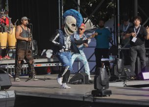 Con artistas y figuras del oficialismo: Jara cierra campaña en Puente Alto con show