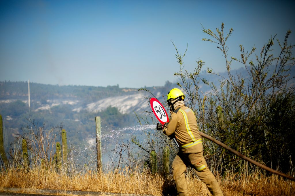 CONAF da balance nacional de incendios forestales: despliegue aéreo en aumento