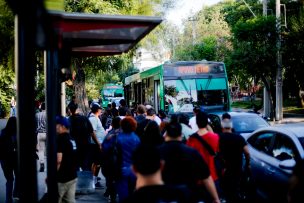 FOTOS | Cierre de estaciones en Línea 2 provoca caos en paraderos y calles de Santiago