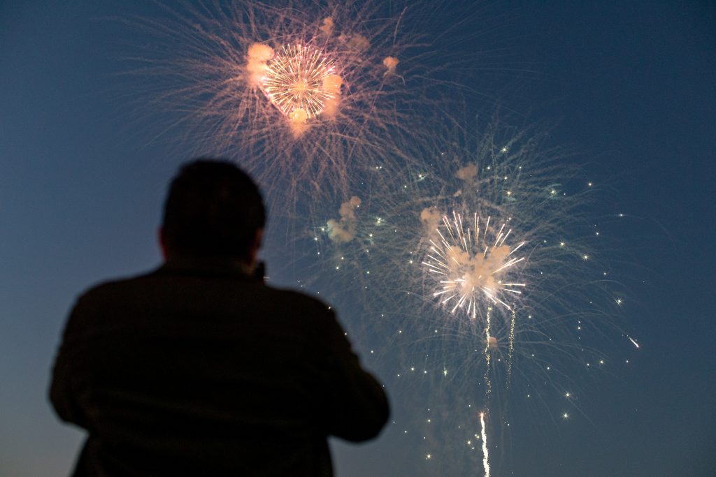 Año Nuevo con buena suerte: estas son las cábalas que sugiere la IA para recibir el 2026