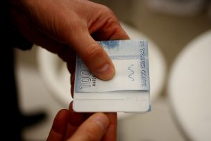 El 56% de los trabajadores chilenos espera recibir aguinaldo de fin de año, según estudio