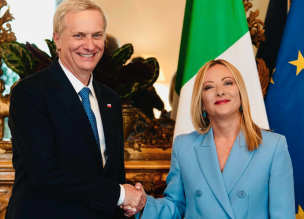 Giorgia Meloni felicita a 