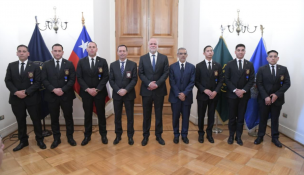 Ministro Elizalde encabeza ceremonia en La Moneda para reconocer a escoltas del Gobierno