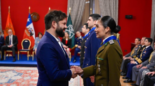 Presidente Boric entrega condecoración a oficiales destacados de la Academia de Ciencias Policiales