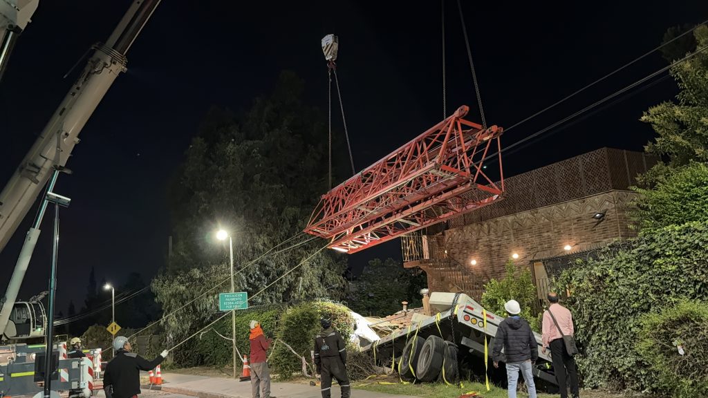 Operativo de emergencia de más de 8 horas para retiro de camión siniestrado