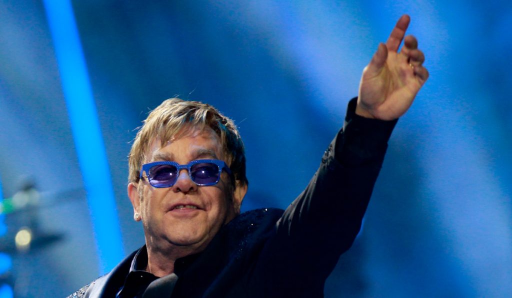 “No puedo ver nada”: Elton John destapa el drama médico que cambió su vida