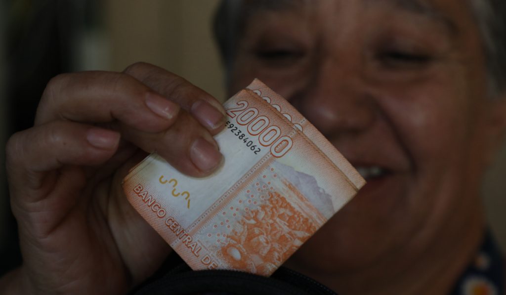 Beneficios de fin de año: Montos, fechas y a quiénes les corresponden