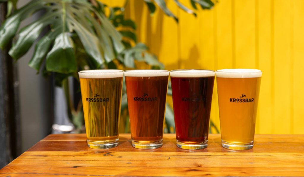 Kross celebra el Día de la Lager con promoción especial en sus bares de Santiago y Curacaví