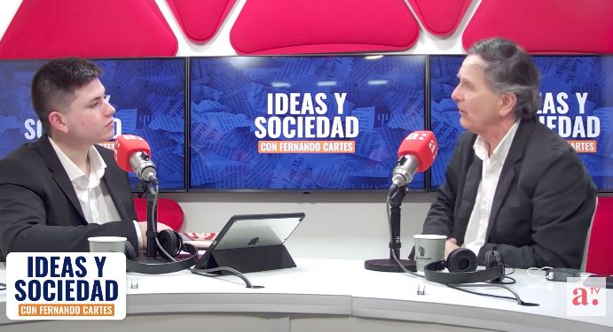 Roberto Ampuero revisa su trayectoria política y analiza a candidatos en Ideas y Sociedad