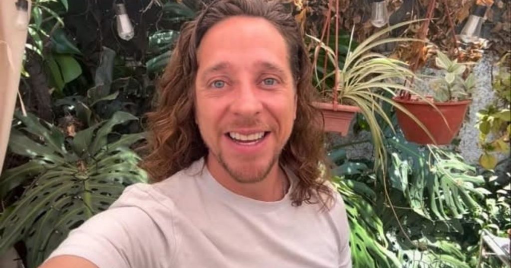 Matías Vega dice adiós a su melena con drástico corte de pelo para recibir el 2026: Así luce ahora