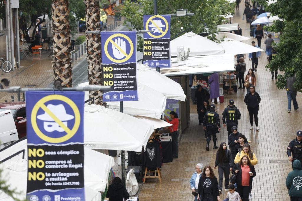 Providencia anuncia multas de casi $350.000 a quienes compren en el comercio ilegal