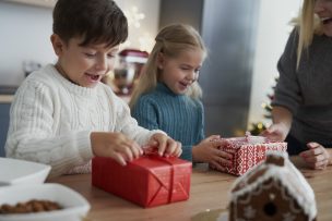 ¿Regalo de último minuto? Especialista da a conocer qué se debe regalar a los niños según su edad y etapa de desarrollo
